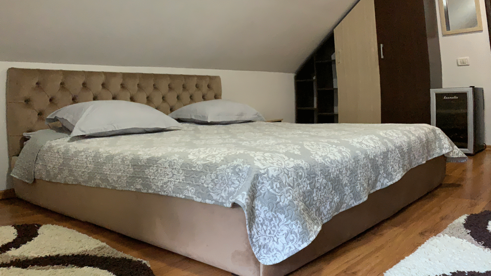 Cameră matrimonială la mansardă